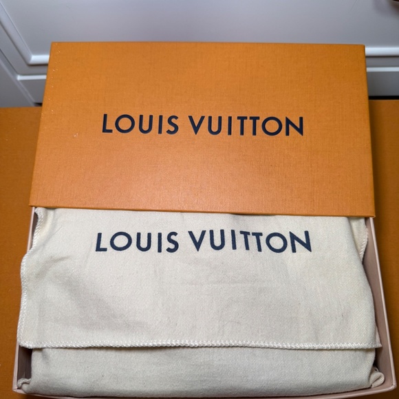 LV New blue and white crossbody bag - Picture 2 of 8